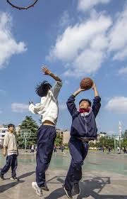 詹姆斯5中0一分未得，里夫斯扛起进攻大旗，首节湖人领先