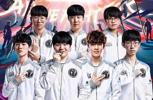 中场球员因 中场球员因